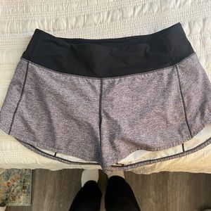 Lululemon Speed Up Mid-Rise Lined Short 4” in Grey size 8